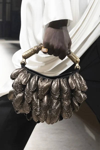 Look 63
